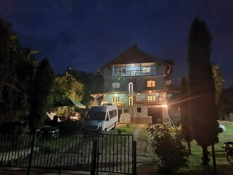 Апартаменти Casa Pelerinului Capatineni-Paminteni Екстер'єр фото